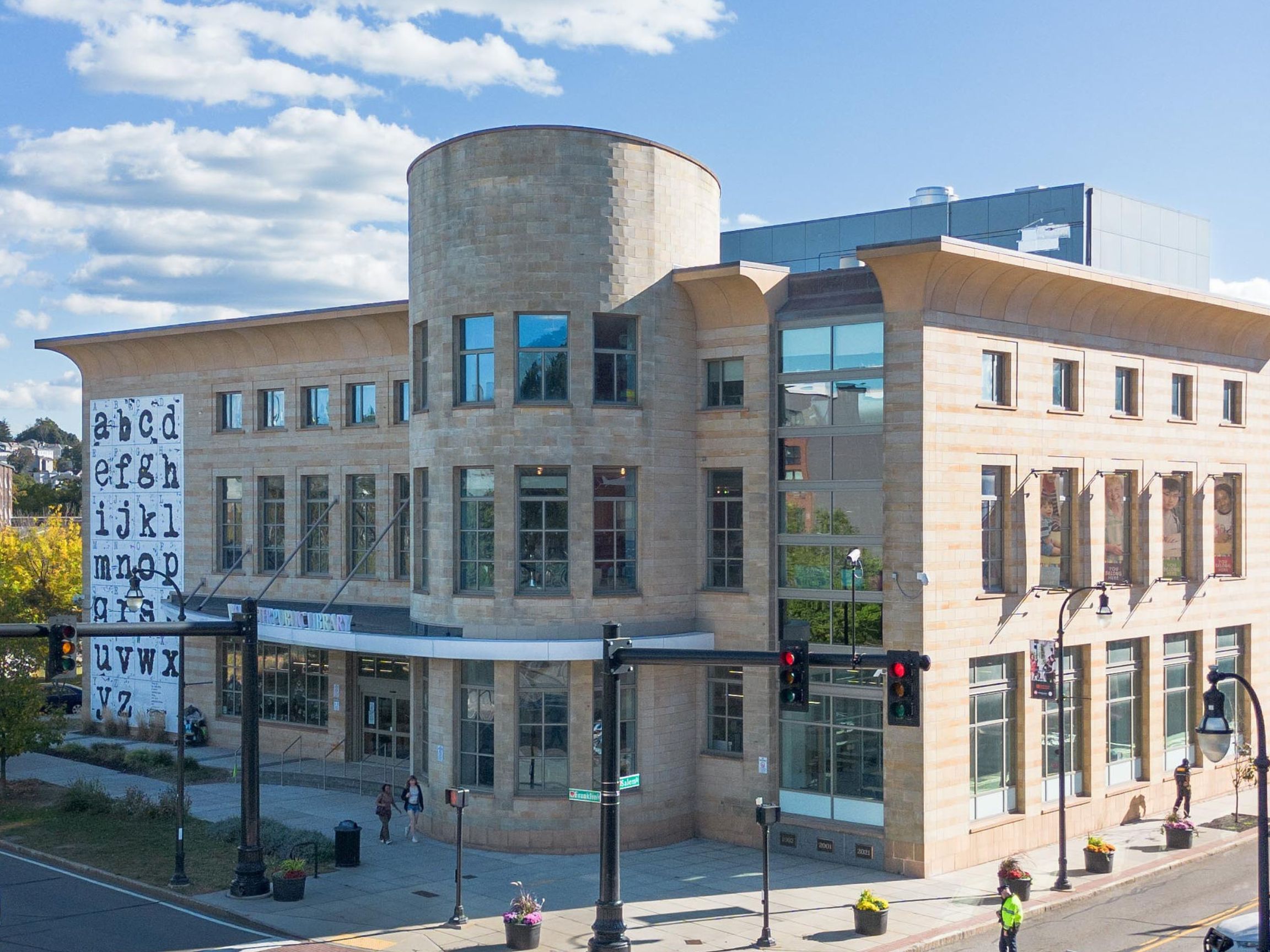 Picture of the exterior of the Worcester Public Library main building.